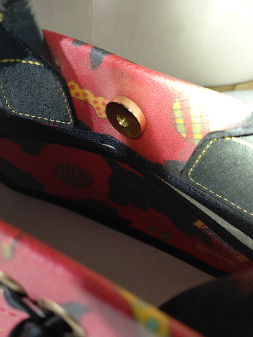 Dooney & Bourke red Scottie Pattern Satchel with Black Trim Medium Size - Picture 4 of 9